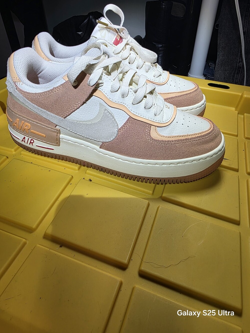 Nike Women's Air Force 1 Low - White & Peach